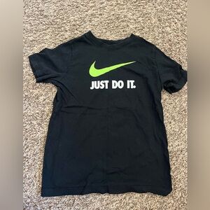 Nike boys shirt MD